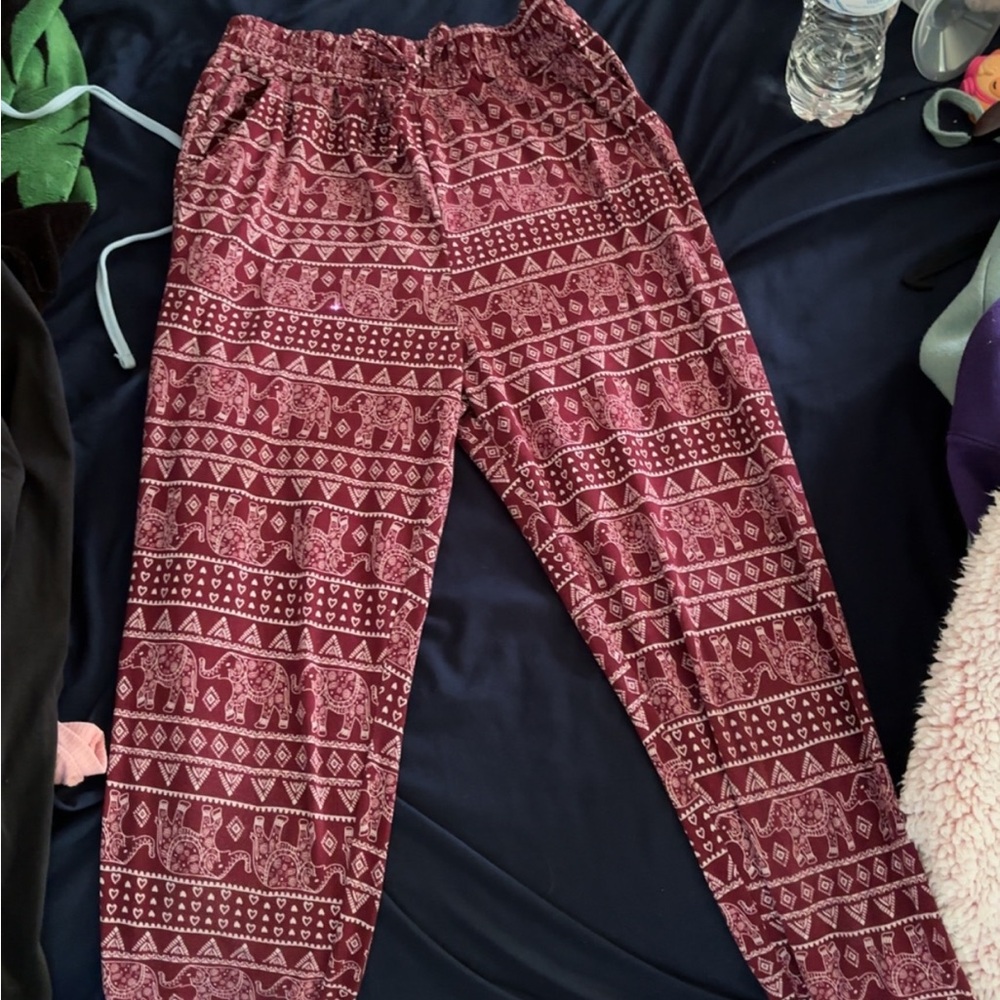 Women's Patterned Pants in Red and White